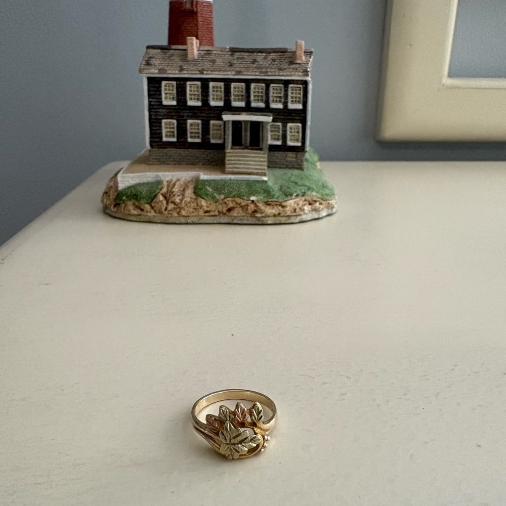 10k Black Hills Gold Ring, size 7.5